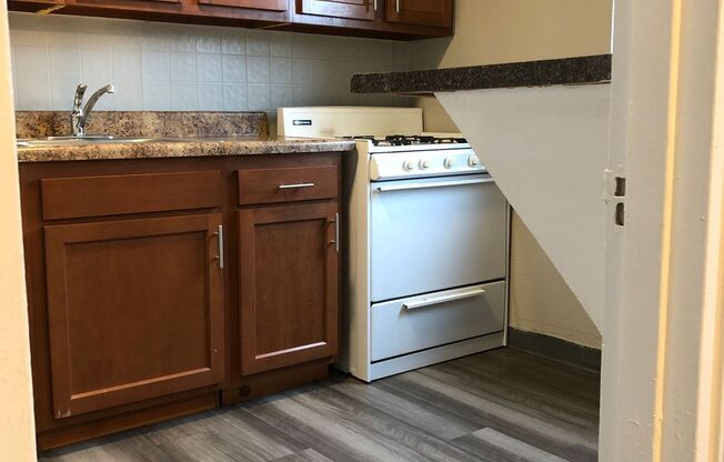 3 beds, 1 bath, 1,500 sqft, $1,300, Unit 1614-00