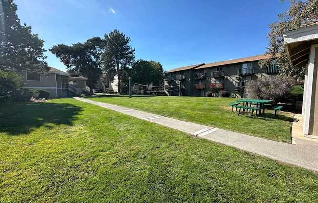 Clearwater Square Apartments in Kennewick, Washington Exterior and Courtyard