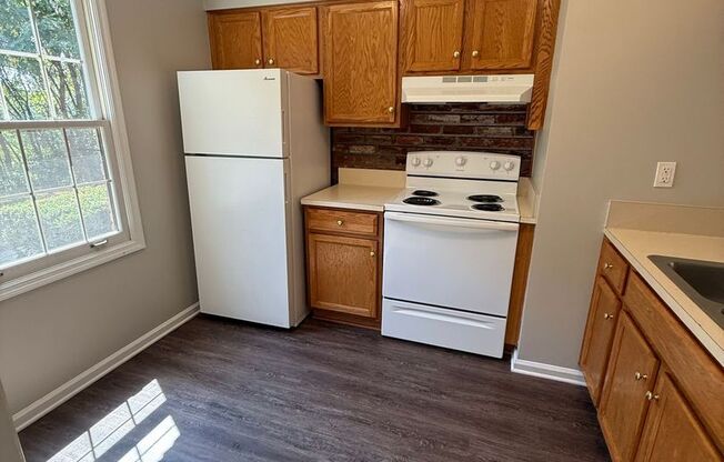 2 beds, 1 bath, 910 sqft, $1,820, Unit 52OH-10