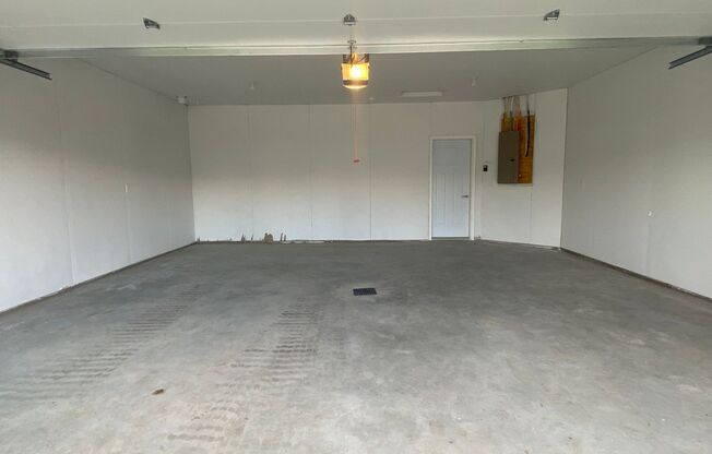 NEW CONSTRUCTION - MODERN LIVING: 3 bdrm/2 bath