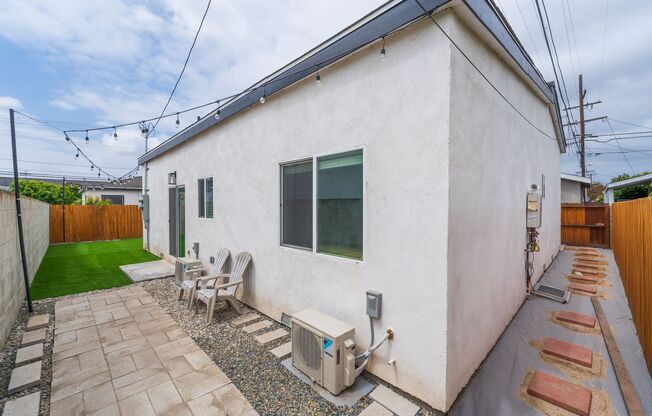 Warm & Inviting Hawthorne Home!