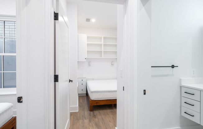 1 bed, 1 bath, 100 sqft, $1,350