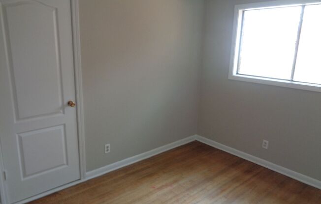 3 beds, 1 bath, $1,225