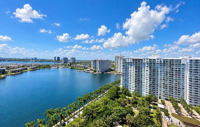 2851 NE 183rd St Apt 1818