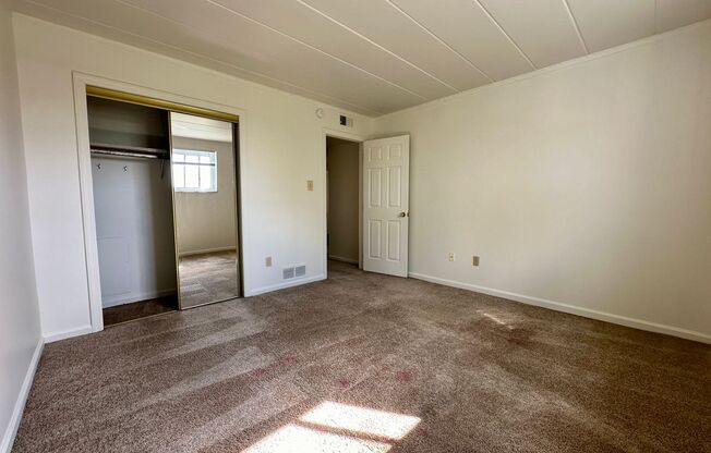 2 beds, 1 bath, $1,095, Unit C-22