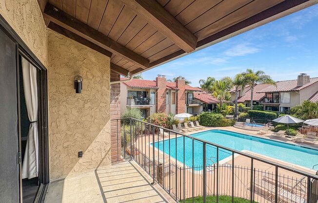 Great 1B/1.5BA + Den in Carlsbad!