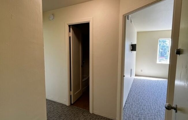 1 bed, 1 bath, 548 sqft, $1,279, Unit 404B