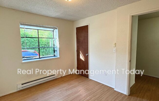 3 beds, 1.5 baths, 1,200 sqft, $1,950, Unit 8410 Unit B