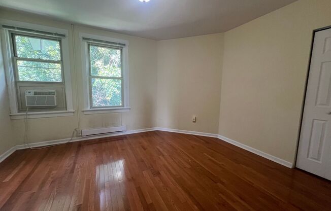 2 beds, 1 bath, 800 sqft, $1,859, Unit 5717 Hobart St. #38