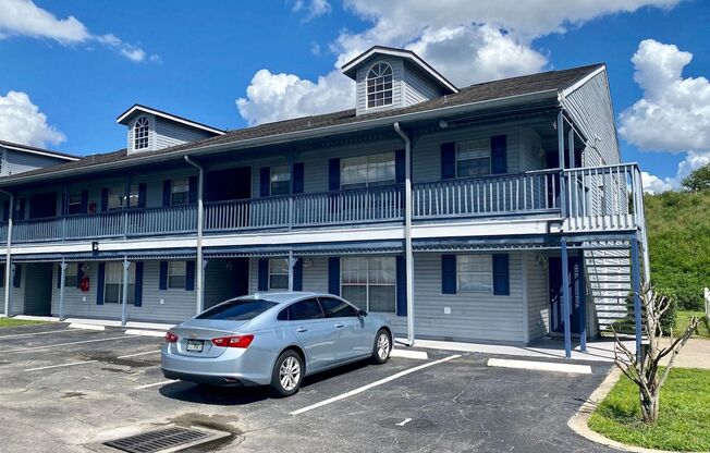 RENT NOW and receive the rest of NOVEMBER FREE! Reduced Security Deposit available for qualified applicants! For Rent: 1 Bed/ 1 Bath Condo at Riverside Condominiums in Debary