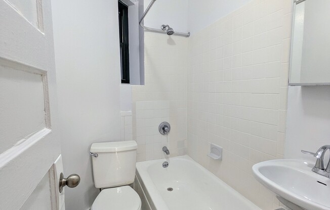 2 beds, 1 bath, $3,350, Unit 2D