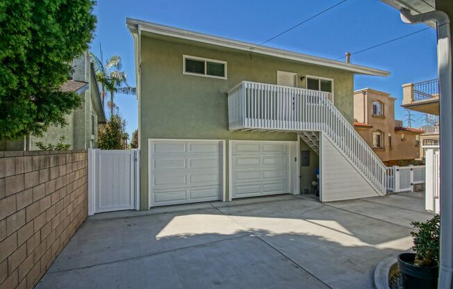NEWLY REMODELED, SPLIT-LEVEL 3BR2BA DUPLEX W/ OCEAN VIEW, SPACIOUS YARD/PATIO & LARGE 2-CAR GARAGE ON QUIET STREET JUST BLOCKS TO SCHOOLS, PARK, SHOPPING & BEACH!