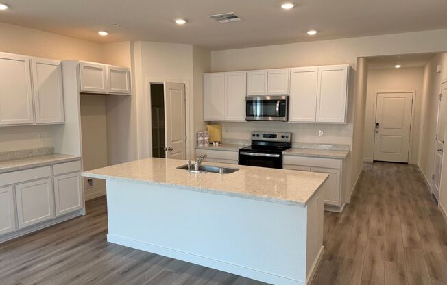 Beautiful 4 bed 2 bath located in West Roseville!