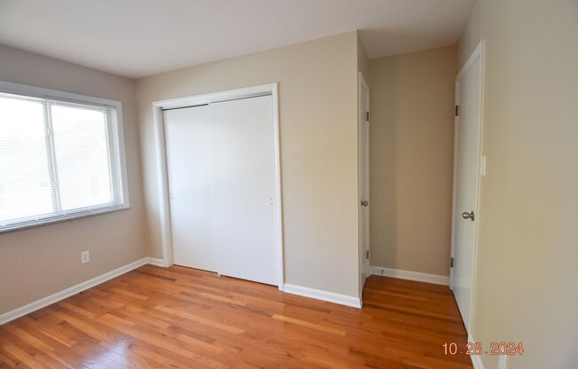 2 beds, 1.5 baths, 970 sqft, $995, Unit Spring 145 - Apt 3