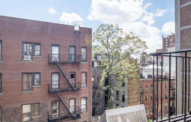 204 W 14 ST
