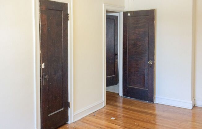 2 beds, 1 bath, 920 sqft, $1,995, Unit 2004-2