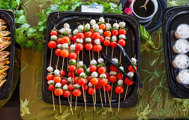 A tray of skewers with tomatoes and mozzarella.