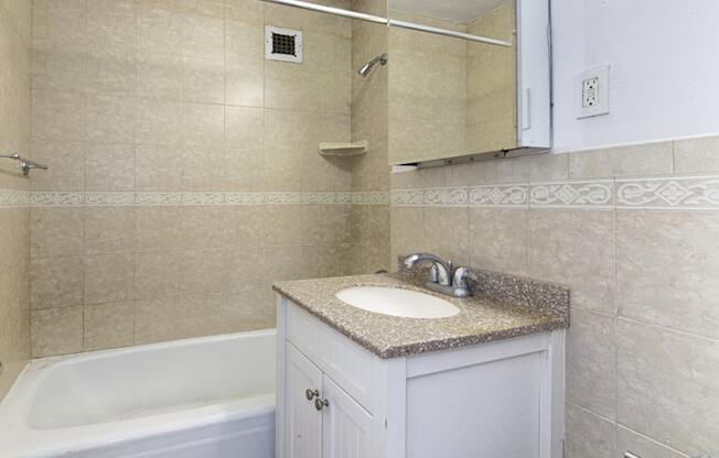 Studio, 1 bath, $3,700, Unit 16B