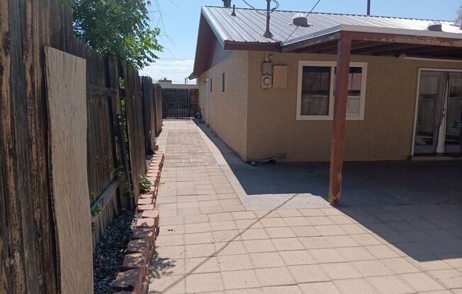 Spacious 3-Bedroom 2 -Bathroom Home Located in Northwest ABQ!!