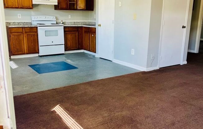 2 beds, 1 bath, 950 sqft, $850, Unit 42