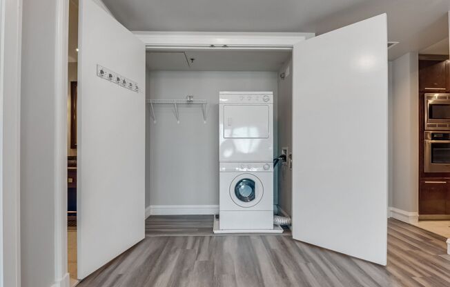 2 beds, 2 baths, $2,800, Unit # 3706