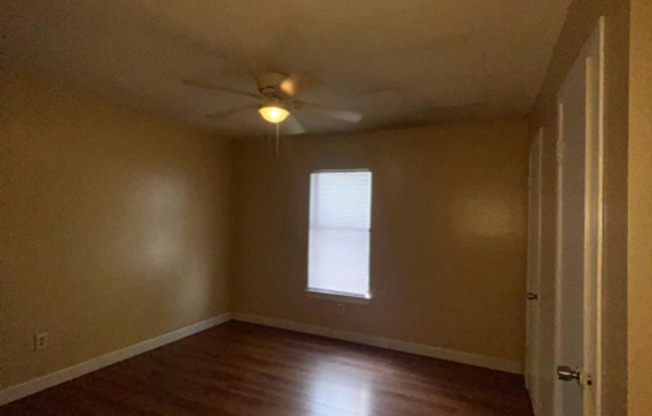 2 beds, 1 bath, 650 sqft, $650, Unit A