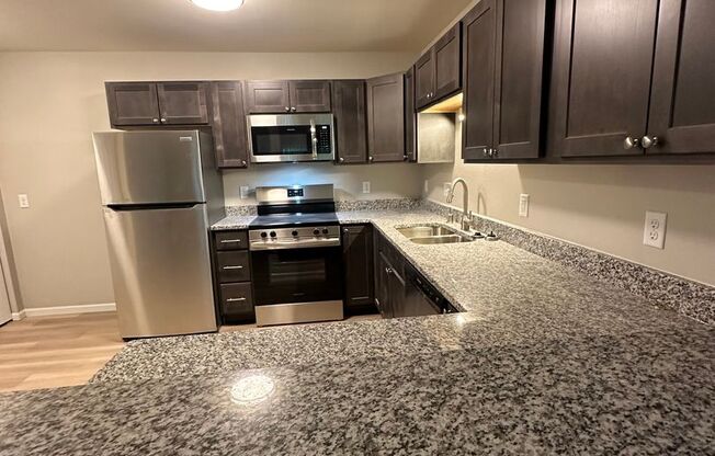 2 beds, 1 bath, 900 sqft, $1,400, Unit 7510-07