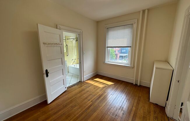 1 bed, 1 bath, 550 sqft, $2,400, Unit 31