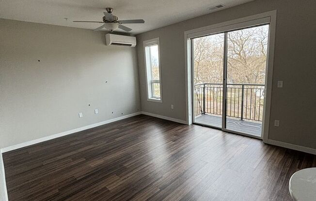 1 bed, 1 bath, 705 sqft, $1,300, Unit 219
