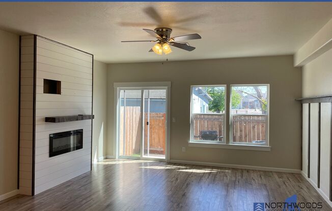 Gorgeous 2 Bedroom 2.5 Bath Townhome in White City