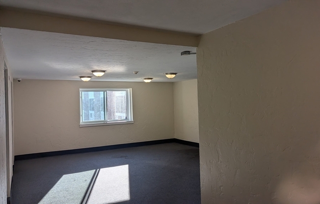1 bed, 1 bath, 700 sqft, $1,995, Unit 5B