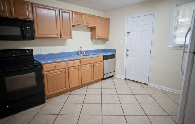 5 beds, 2 baths, $4,000, Unit # 1