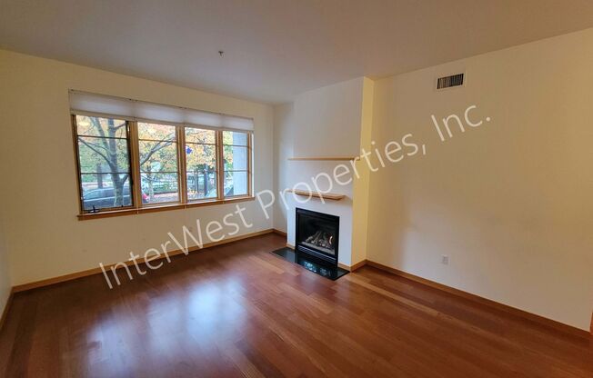 *1ST MONTH FREE & HOA FEES WAIVED* 1 BD CONDO W/FIREPLACE, W/D IN UNIT, W/S/G INCLUDED!