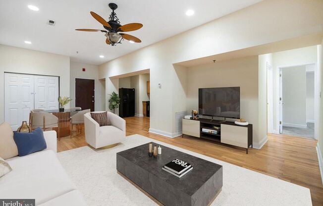 2 beds, 2 baths, 944 sqft, $1,920, Unit 401