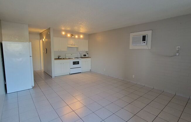 Studio, 1 bath, 400 sqft, $749, Unit 01