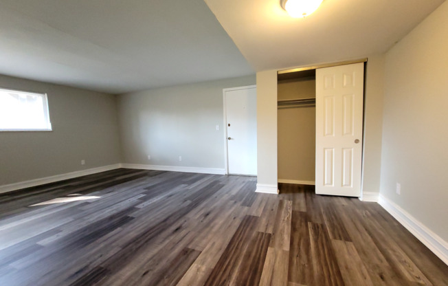 2 beds, 1 bath, $1,195, Unit 4440  Flowerdale Apt D