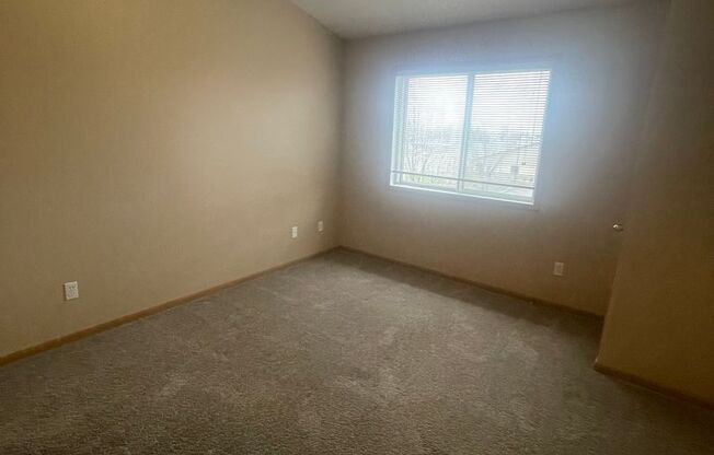 2 beds, 1 bath, 1,116 sqft, $1,260, Unit 1319