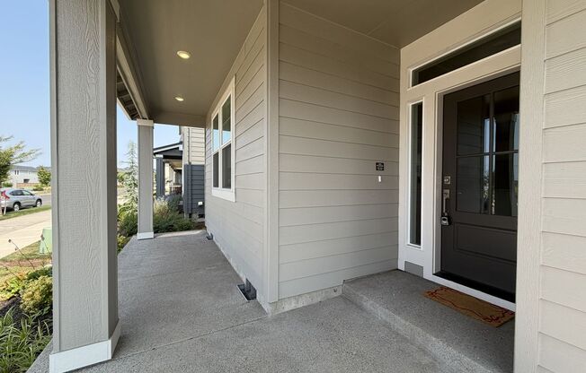 Stunning 4-Bedroom Corner-Lot Home with Expansive Backyard in Reeds Crossing