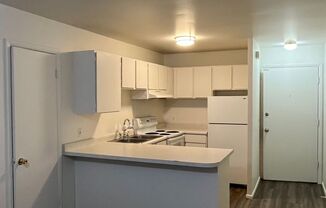 2 beds, 1 bath, 650 sqft, $1,275, Unit 13