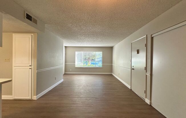 2 beds, 1 bath, 895 sqft, $1,700, Unit 490102