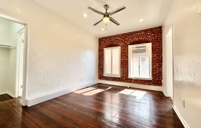 1405 S Berendo