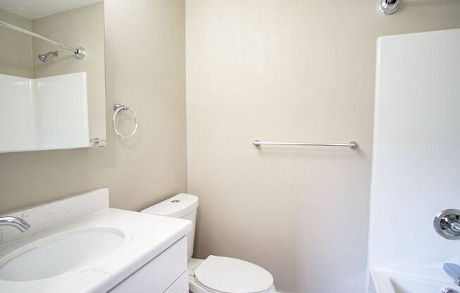 Studio, 1 bath, $825, Unit N2