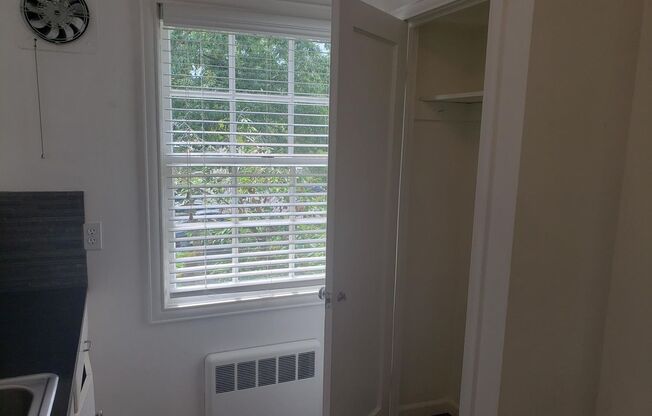 1 bed, 1 bath, 686 sqft, $1,500, Unit 27