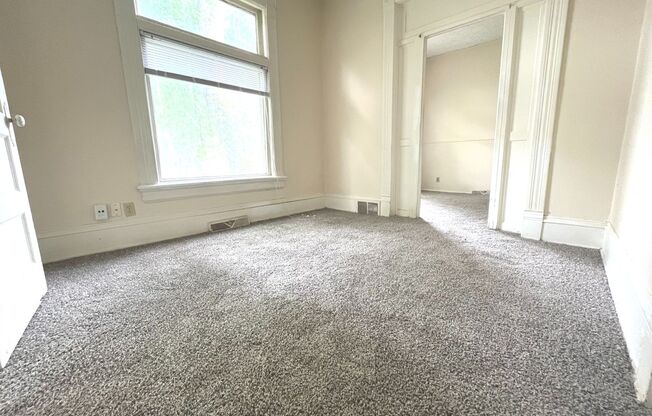 1 bed, 1 bath, $995, Unit 1W