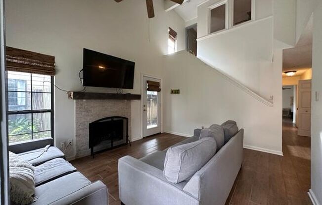 3 bed, 2 bath townhouse AVAILABLE NOW!!!