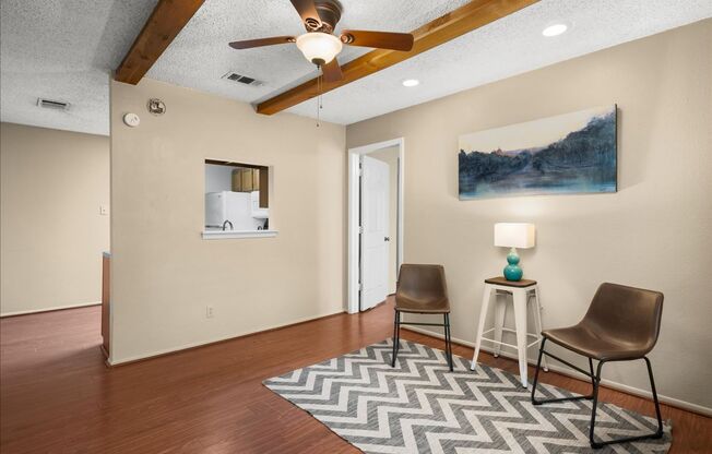 Great Location, Immediate Move In available - 2 bed / 2 bath Condo!
