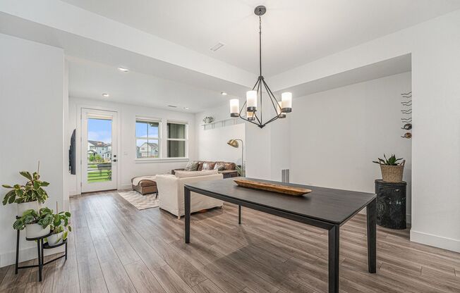 Stylish Town Home In Desirable Thornton Neighborhood