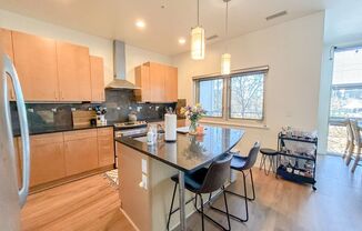 1 bed, 1 bath, $2,095