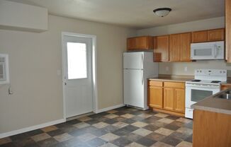 3 beds, 2 baths, $1,095, Unit Unit D