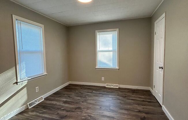 3 beds, 1 bath, $1,100